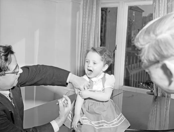 Framed Print : Polio vaccination at a Cambridgeshire General Practice. April 1959 Framed Print : Polio vaccination at a Cambridgeshire General Practice. April 1959