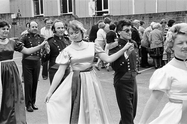 Polish Dancers, London Road, Reading, June 1980