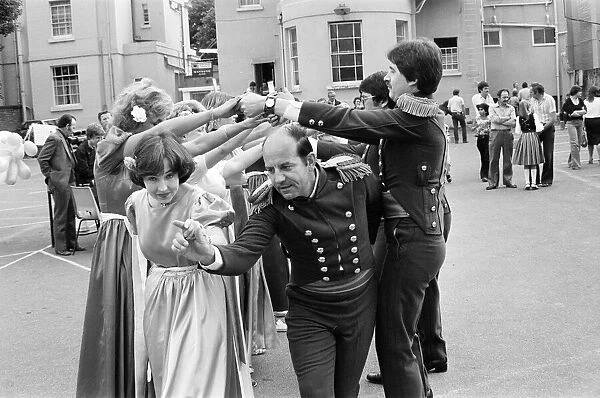 Polish Dancers, London Road, Reading, June 1980