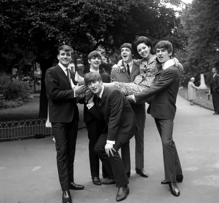 Framed Print : Pop Group The Beatles with Billy J Kramer and Susan Maughan at the Embankment gardens for