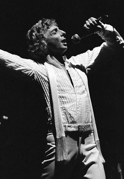 Pop singer Barry Manilow performing in Hollywood, USA. October 1978