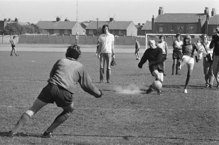 Framed Print : Pop singer Cilla Black and comedian Jimmy Tarbuck paid a visit to the training ground of Framed Print : Pop singer Cilla Black and comedian Jimmy Tarbuck paid a visit to the training ground of