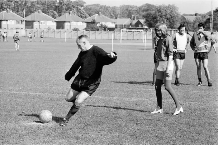 Framed Print : Pop singer Cilla Black and comedian Jimmy Tarbuck paid a visit to the training ground of Framed Print : Pop singer Cilla Black and comedian Jimmy Tarbuck paid a visit to the training ground of