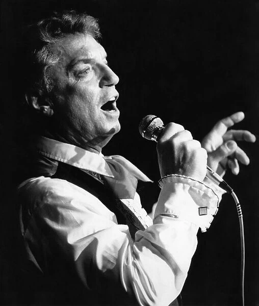 Pop singer Guy Mitchell performing on stage. Circa 1959 P009783