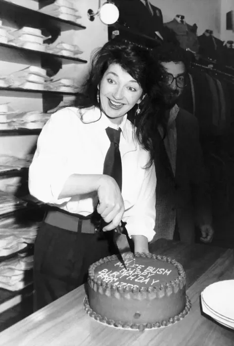 Framed Print : Pop singer Kate Bush cuts her 30th birthday cake at Blazers Boutique where she was Framed Print : Pop singer Kate Bush cuts her 30th birthday cake at Blazers Boutique where she was