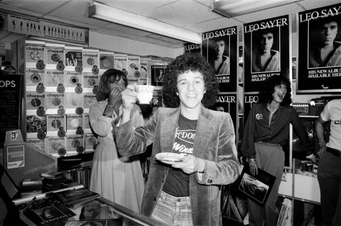 Framed Print : Pop singer Leo Sayer, who is promoting his new LP at a big London record store Framed Print : Pop singer Leo Sayer, who is promoting his new LP at a big London record store