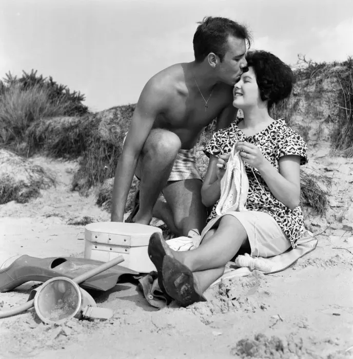 Framed Print : Pop singer Marty Wilde and his 19-year-old wife Joyce on the beach at Shell Bay, Dorset Framed Print : Pop singer Marty Wilde and his 19-year-old wife Joyce on the beach at Shell Bay, Dorset