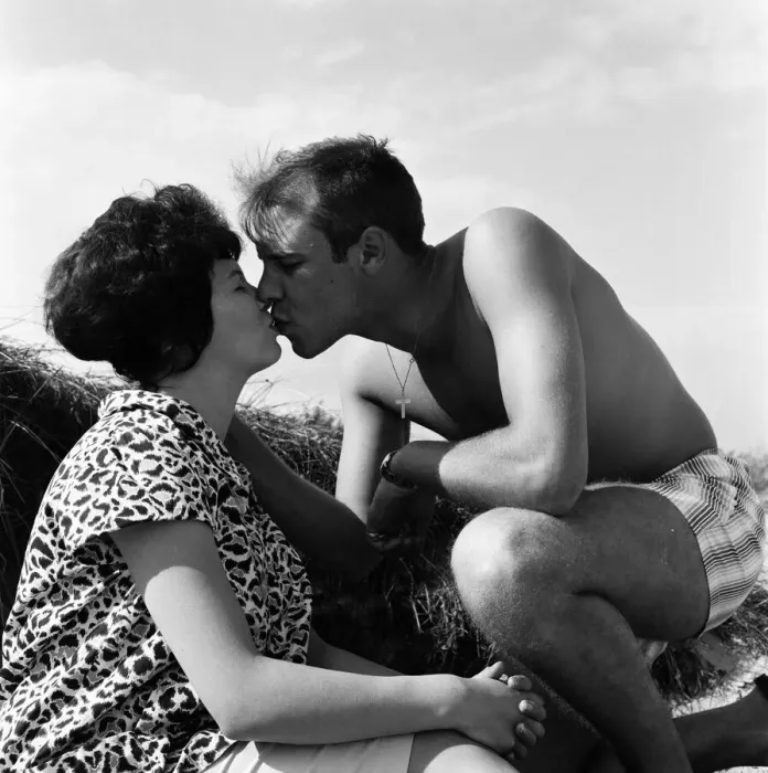 Framed Print : Pop singer Marty Wilde and his 19-year-old wife Joyce on the beach at Shell Bay, Dorset Framed Print : Pop singer Marty Wilde and his 19-year-old wife Joyce on the beach at Shell Bay, Dorset