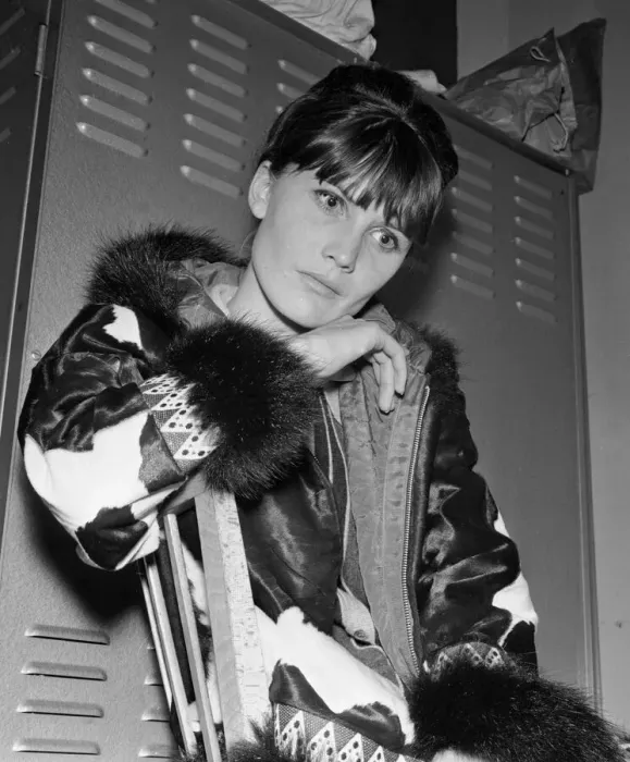 Framed Print : Pop singer Sandie Shaw pictured in her dressing room after a show in Manchester Framed Print : Pop singer Sandie Shaw pictured in her dressing room after a show in Manchester