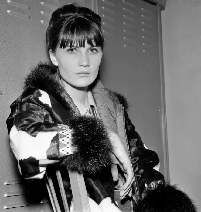 Framed Print : Pop singer Sandie Shaw pictured in her dressing room after a show in Manchester Framed Print : Pop singer Sandie Shaw pictured in her dressing room after a show in Manchester