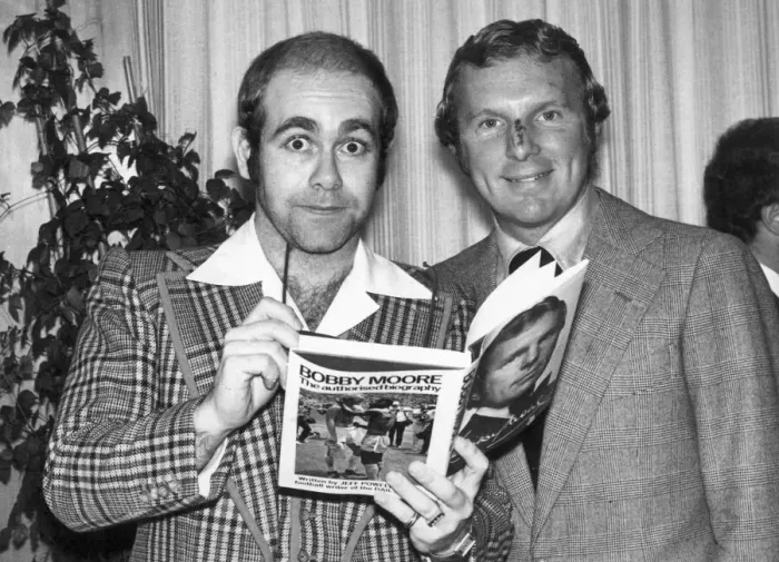 Framed Print : Pop star Elton John also chairman of Watford football club seen here with Bobby Moore Framed Print : Pop star Elton John also chairman of Watford football club seen here with Bobby Moore