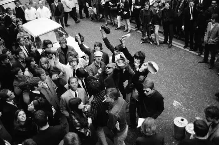 Framed Print : Pop stars meet in Carnaby Street, London to become founder members of an anti bowler hat