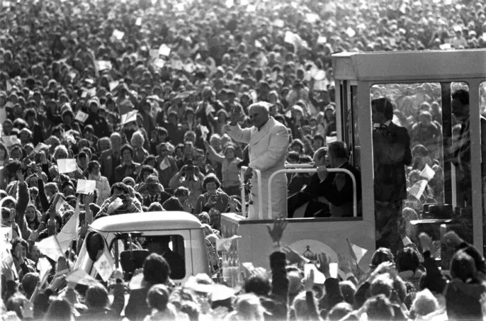 Framed Print : The Pope in Ireland October 1979 Pope John Paul II waves to the crowd from his pope Framed Print : The Pope in Ireland October 1979 Pope John Paul II waves to the crowd from his pope