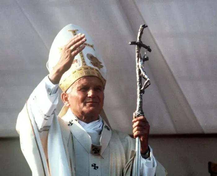 Framed Print : Pope John Paul II delivers his blessing while conducting an open air mass in Bellahouston