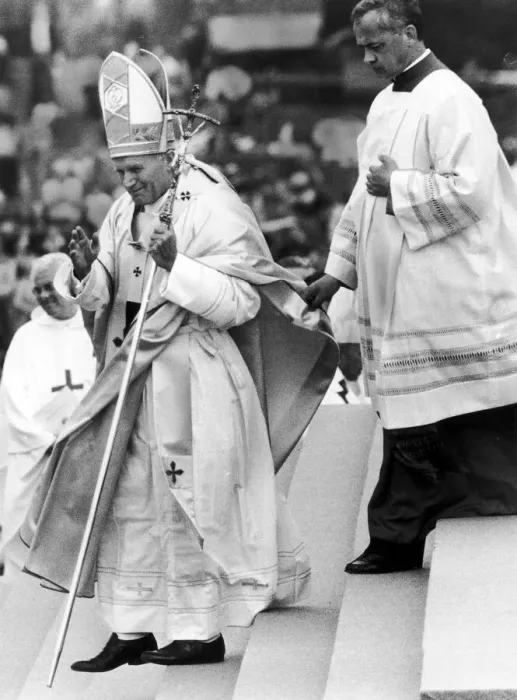 Framed Print : Pope John Paul II Mass at Heaton Park, Manchester, Monday 31st May 1982 Framed Print : Pope John Paul II Mass at Heaton Park, Manchester, Monday 31st May 1982