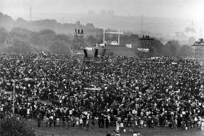 Framed Print : Pope John Paul II Mass at Heaton Park, Manchester, Monday 31st May 1982 Framed Print : Pope John Paul II Mass at Heaton Park, Manchester, Monday 31st May 1982