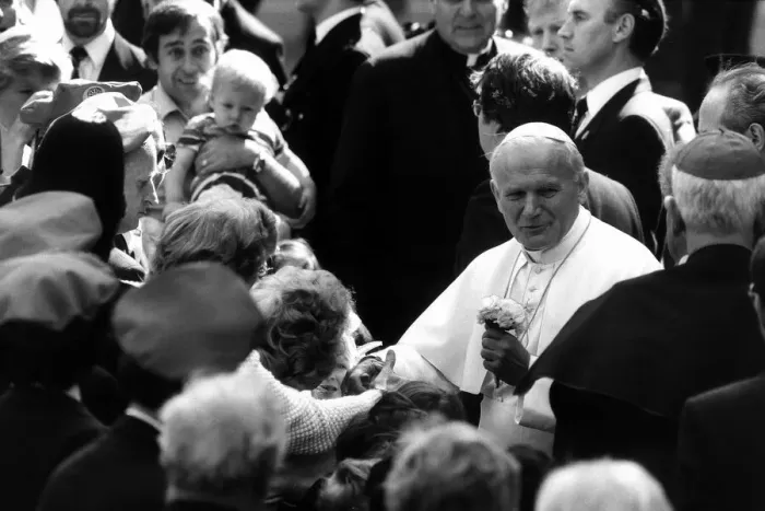 Framed Print : Pope John Paul II visits Britain May 1982 The pope is greeted by