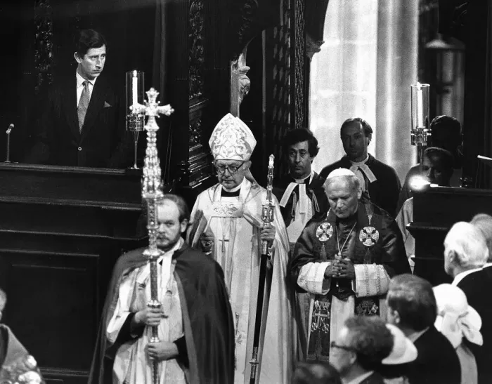 Framed Print : Pope John Paul II, vist to Britian May 1982. Prince Charles watches as the Pope Framed Print : Pope John Paul II, vist to Britian May 1982. Prince Charles watches as the Pope