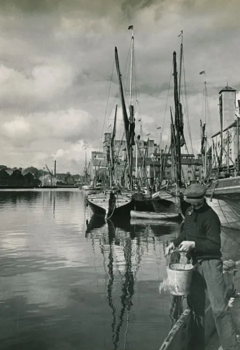 Framed Print : The Port at Ipswich is busy again after the War. barges dock to discharge Framed Print : The Port at Ipswich is busy again after the War. barges dock to discharge