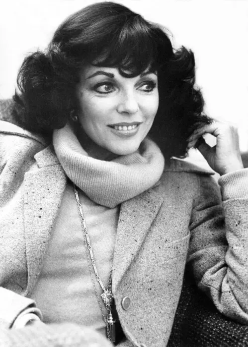 Framed Print : A portrait of the actrress Joan Collins Framed Print : A portrait of the actrress Joan Collins