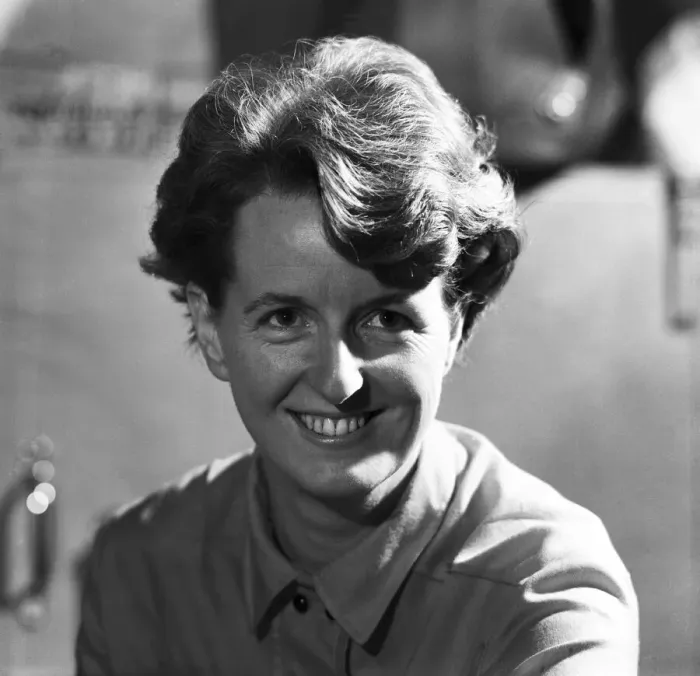 Framed Print : A portrait of Daily Mirror photographer Doreen Spooner. 2nd December 1964