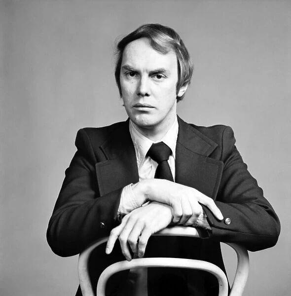 Portrait: Pop-Manager: Chris Hutchins. April 1977 77-02107