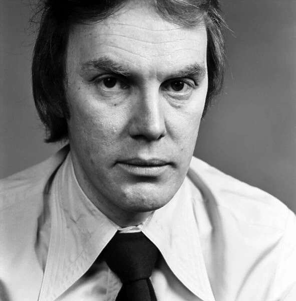 Portrait: Pop-Manager: Chris Hutchins. April 1977 77-02107-002
