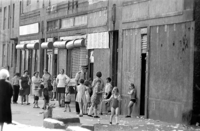 Framed Print : Poverty / Children / Scotland. Black Hills of Glasgow feature Framed Print : Poverty / Children / Scotland. Black Hills of Glasgow feature