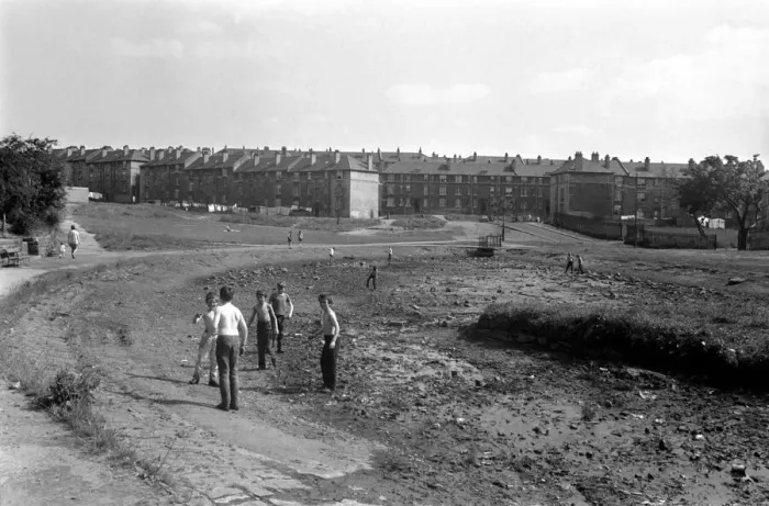 Framed Print : Poverty / Children / Scotland. Black Hills of Glasgow feature Framed Print : Poverty / Children / Scotland. Black Hills of Glasgow feature