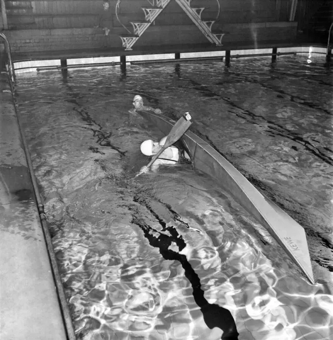 Framed Print : Practising Canoe capsizes in a swimming pool. February 1953 D627-001