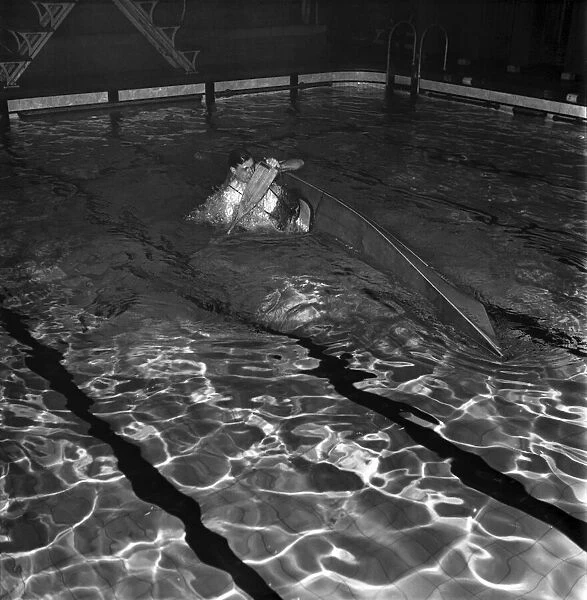 Practising Canoe capsizes in a swimming pool. February 1953 D627