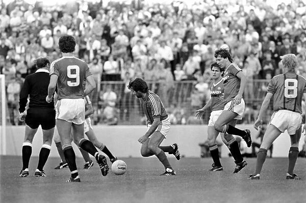 Pre Season Friendly. Glentoran v Manchester United. August 1982 MF08-19-018