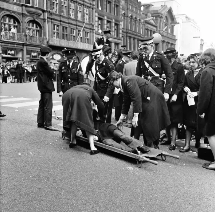 Framed Print : Premier of A Hard Days Night, crowds gather to catch sight of