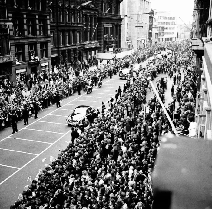 Framed Print : Premier of A Hard Days Night, crowds gather to catch sight of