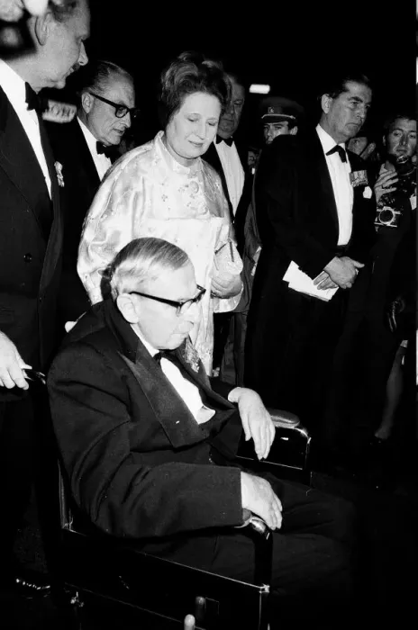 Framed Print : Premiere of The battle of Britain. Stars arriving for the premiere Framed Print : Premiere of The battle of Britain. Stars arriving for the premiere