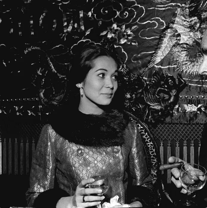 Framed Print : Premiere of the Flower Drum Song with actress Nancy Kwan arriving Framed Print : Premiere of the Flower Drum Song with actress Nancy Kwan arriving