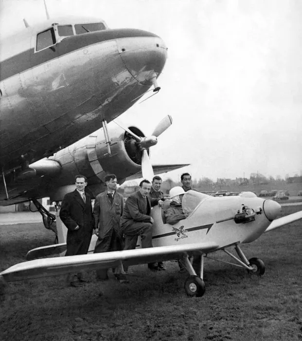 Framed Print : Presenting a new plane that will fly to Paris from Croydon for 15s. 6d