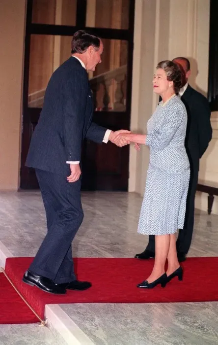 Framed Print : President George Bush June 1989 greets Queen Elizabeth II during a visit to Buckingham Framed Print : President George Bush June 1989 greets Queen Elizabeth II during a visit to Buckingham