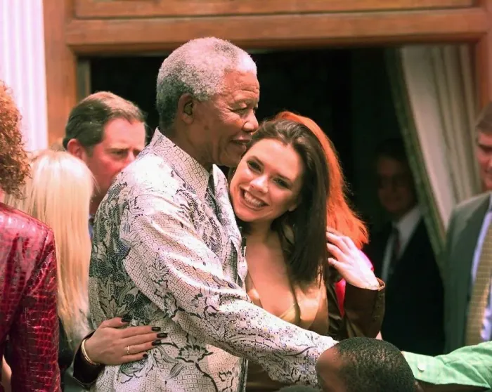 Framed Print : President Nelson Mandela meets Spice Girl Victoria Adams Framed Print : President Nelson Mandela meets Spice Girl Victoria Adams