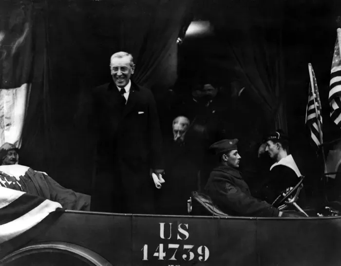 Framed Print : President Woodrow Wilson arrives in France December 1918 Framed Print : President Woodrow Wilson arrives in France December 1918