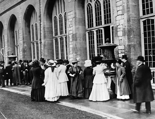 Press delegates in the grounds of Windsor Castle. September 1909 P008572