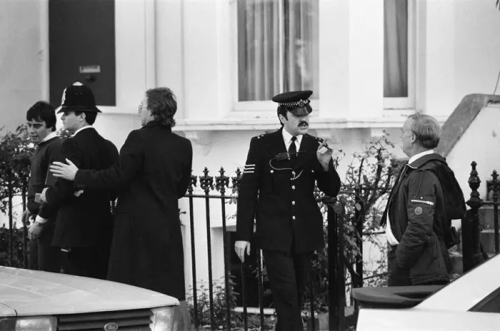 Framed Print : Press outside flat in Abingdon Road, Kensington, London, where Koo Stark, Actress Framed Print : Press outside flat in Abingdon Road, Kensington, London, where Koo Stark, Actress