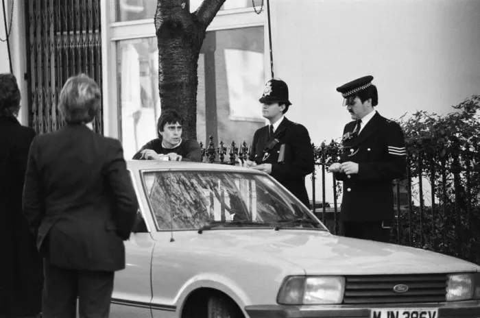 Framed Print : Press outside flat in Abingdon Road, Kensington, London, where Koo Stark, Actress Framed Print : Press outside flat in Abingdon Road, Kensington, London, where Koo Stark, Actress