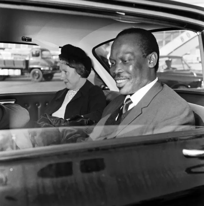 Framed Print : Prime Minister of Bechuanaland, Seretse Khama, and his wife Ruth Williams Khama arriving Framed Print : Prime Minister of Bechuanaland, Seretse Khama, and his wife Ruth Williams Khama arriving