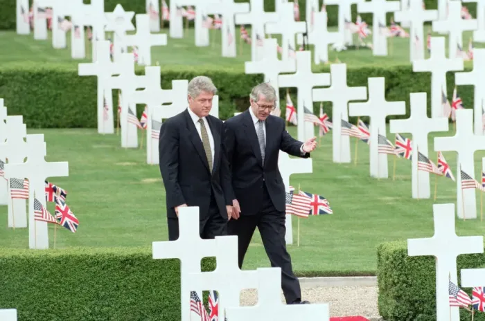 Framed Print : Prime Minister John Major, and US President Bill Clinton walking through the American Framed Print : Prime Minister John Major, and US President Bill Clinton walking through the American