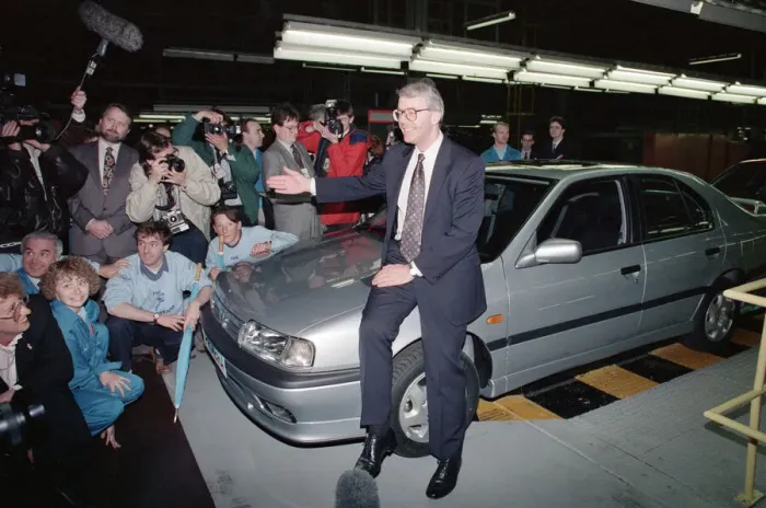 Framed Print : Prime Minister John Major visiting a Nissan car factory. 29th March 1992 Framed Print : Prime Minister John Major visiting a Nissan car factory. 29th March 1992