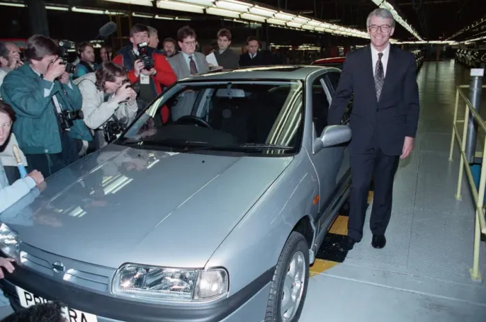 Framed Print : Prime Minister John Major visiting a Nissan car factory. 29th March 1992 Framed Print : Prime Minister John Major visiting a Nissan car factory. 29th March 1992
