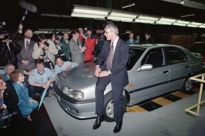 Framed Print : Prime Minister John Major visiting a Nissan car factory. 29th March 1992 Framed Print : Prime Minister John Major visiting a Nissan car factory. 29th March 1992