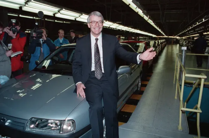 Framed Print : Prime Minister John Major visiting a Nissan car factory. 29th March 1992 Framed Print : Prime Minister John Major visiting a Nissan car factory. 29th March 1992