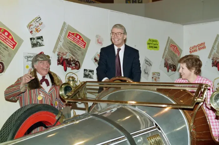 Framed Print : Prime Minister John Major and his wife Norma at the Ideal Home Exhibition, Earls Court